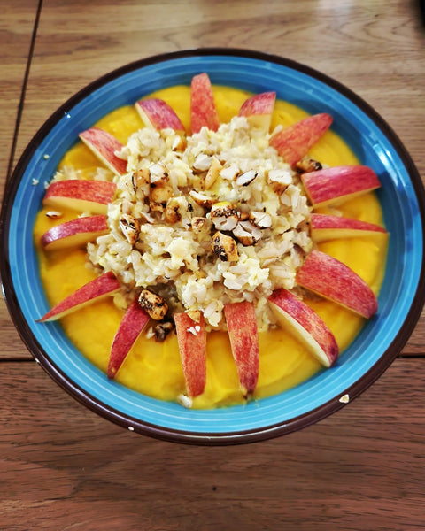 Crème de butternut, œufs brouillés au riz complet et pomme 🍂