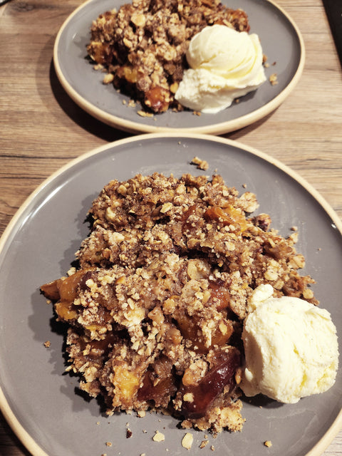Crumble de prunes à l'avoine et aux noisettes 🍂